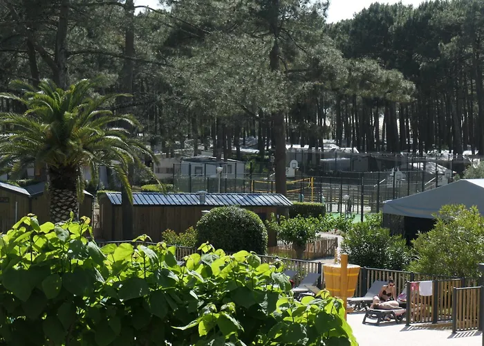 Hoya Surf Camp - Activites + Logements